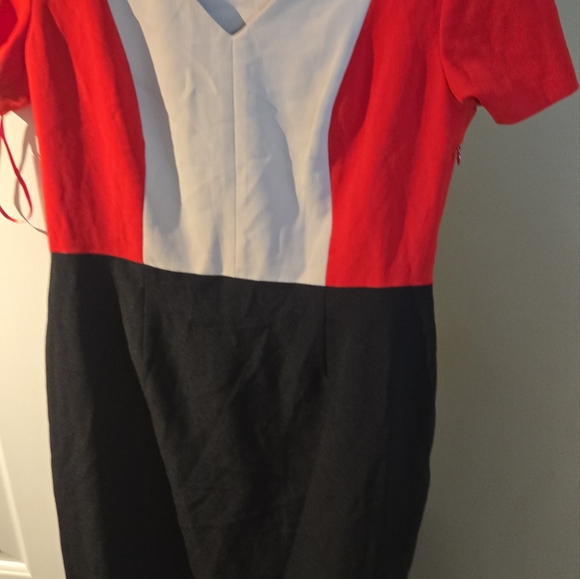 DRESSES - Picture 7 of 16